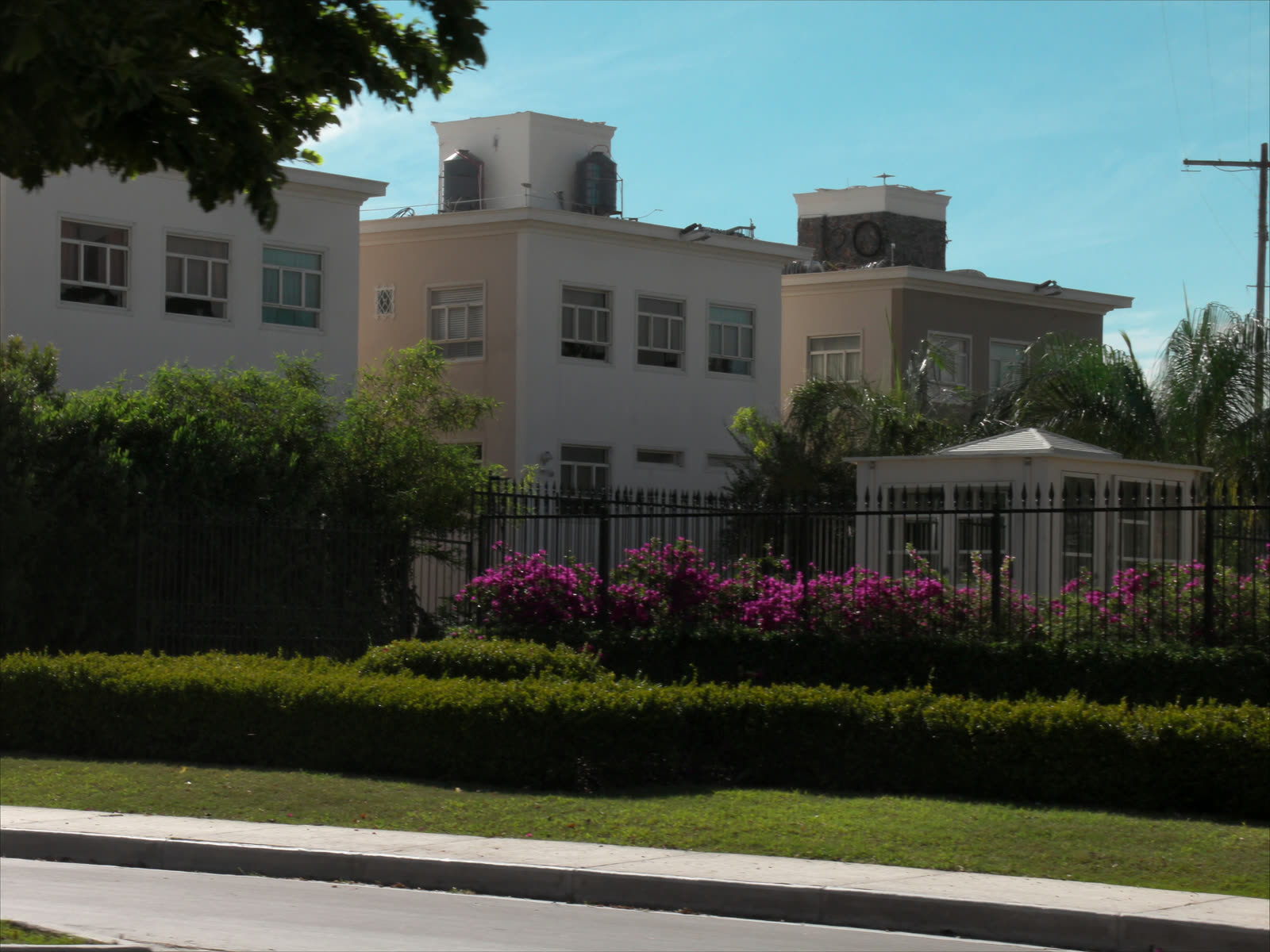 Conjunto residencial en operación, vista exterior de áreas comunes